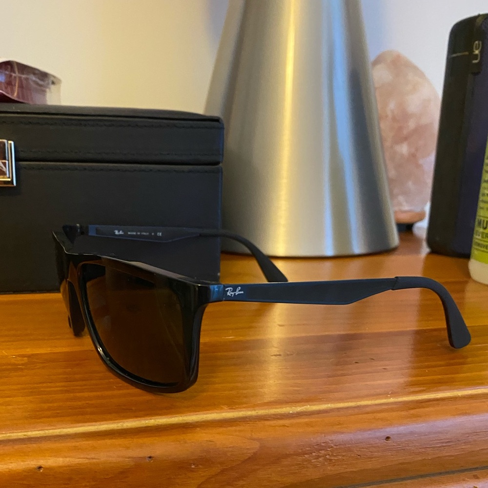 Black Ray-Ban Sunglasses